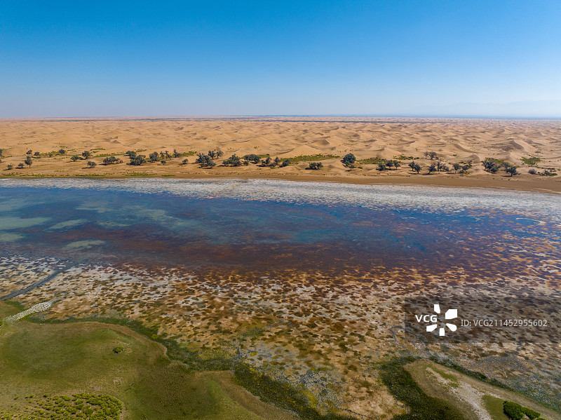 航拍内蒙阿拉善梦想沙漠公路图片素材