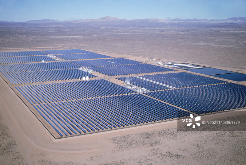 加州莫哈韦沙漠80兆瓦太阳能发电系统鸟瞰图图片素材