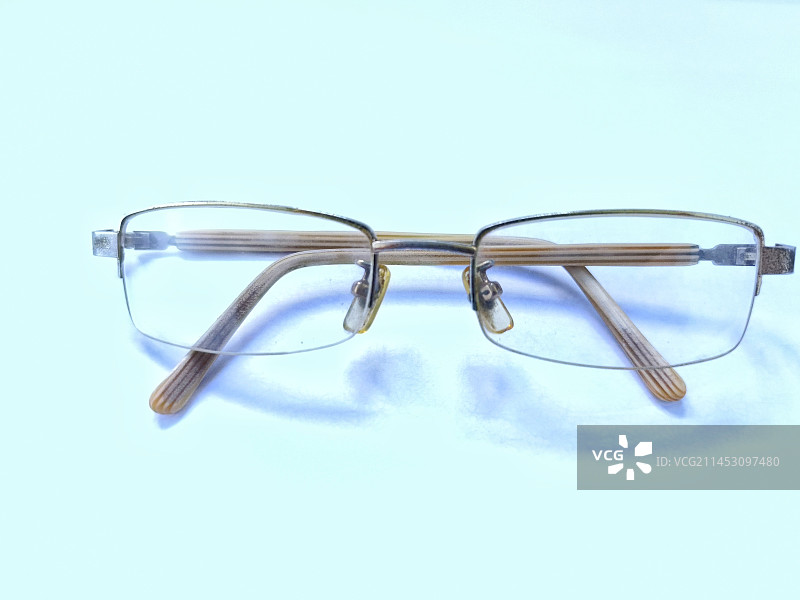 一副眼镜图片素材