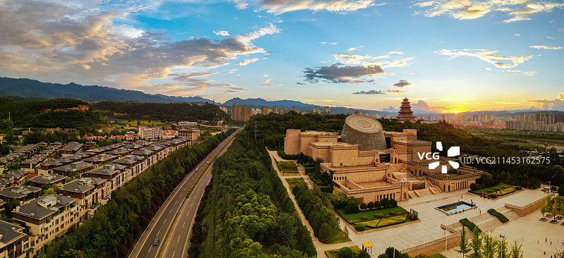 宝鸡 地标 夜景 宝鸡大剧院 国金中心 银泰 青铜器博物院 秦文化广场 石鼓阁图片素材