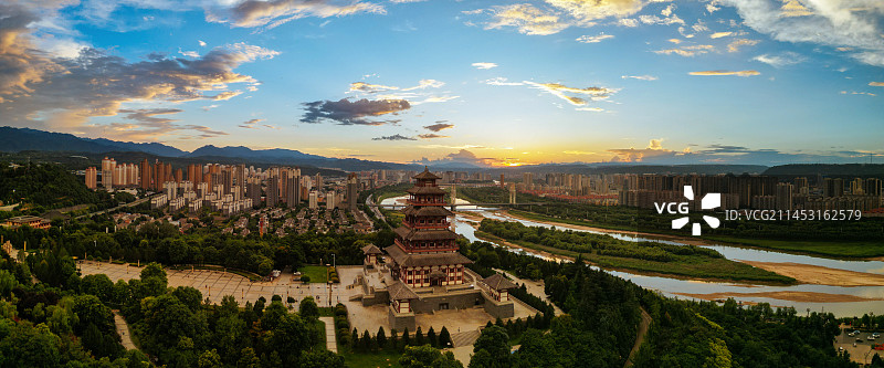 宝鸡 地标 夜景 宝鸡大剧院 国金中心 银泰 青铜器博物院 秦文化广场 石鼓阁图片素材