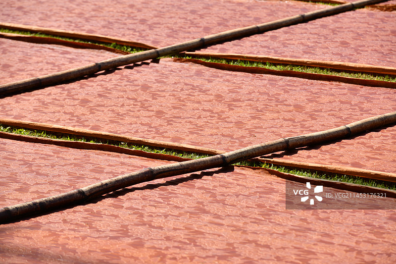 广东佛山顺德香云纱晾晒图片素材