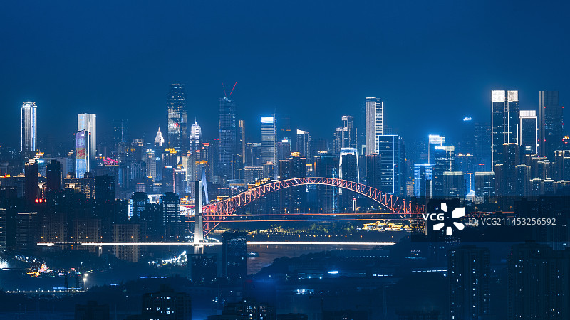 夜晚中的重庆城市天际线远景图片素材
