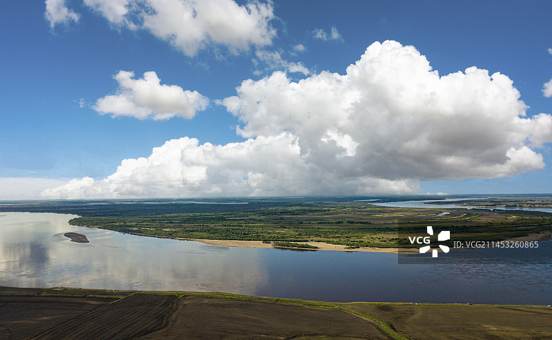 航拍黑龙江下游江面风光图片素材