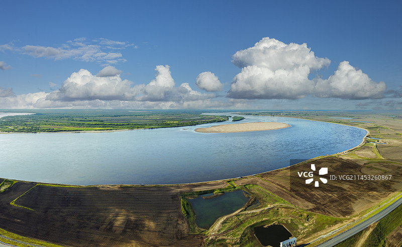 航拍黑龙江下游江面风光图片素材
