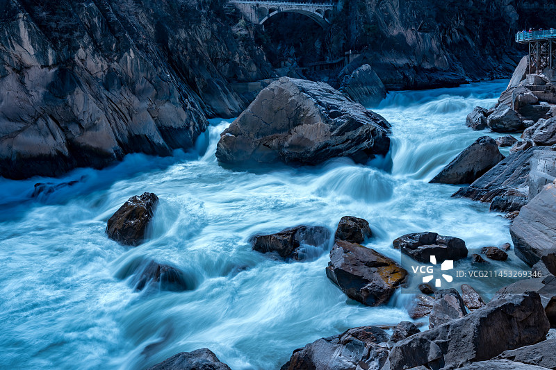 云南迪庆金沙江虎跳峡风光图片素材