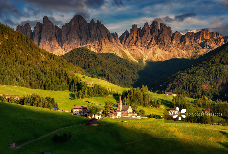 意大利多洛米蒂富纳斯山谷Val di Funes图片素材