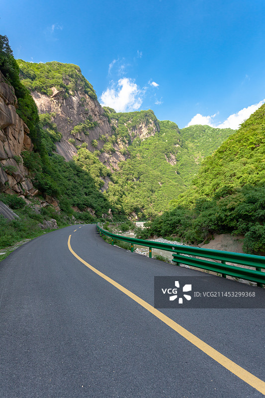 陕西秦岭山区公路图片素材