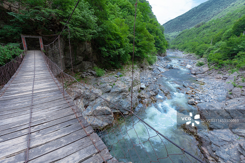 陕西黑河森林公园吊桥流水图片素材