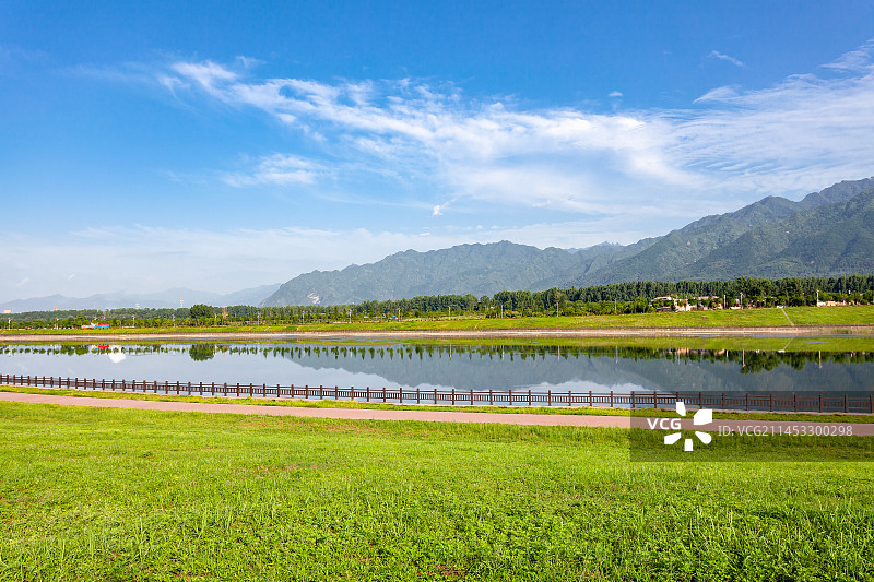 西安鄠邑区天桥湖风光图片素材