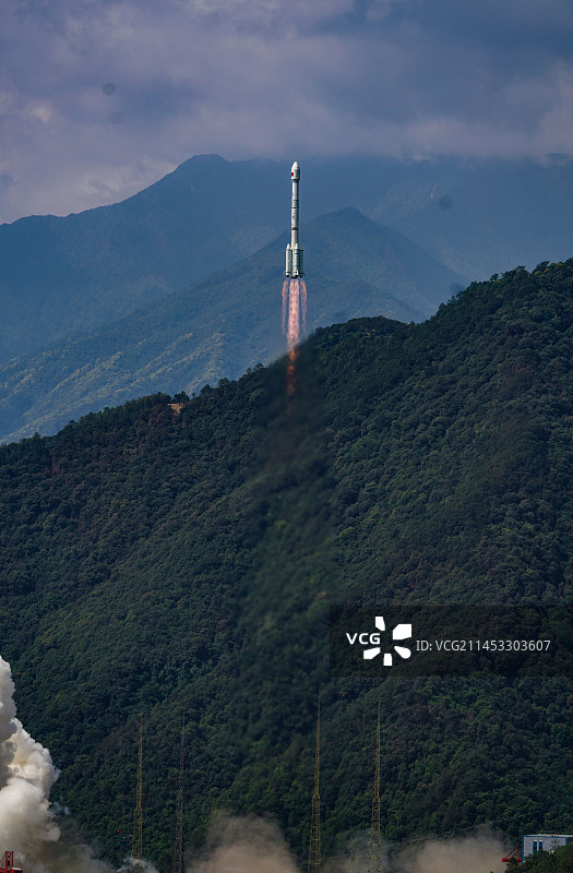 我国成功发射第五十六颗北斗导航卫星图片素材