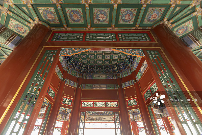 北京颐和园画中游澄辉阁藻井图片素材