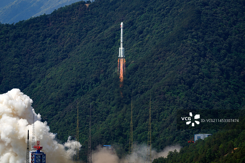 我国成功发射第五十六颗北斗导航卫星图片素材