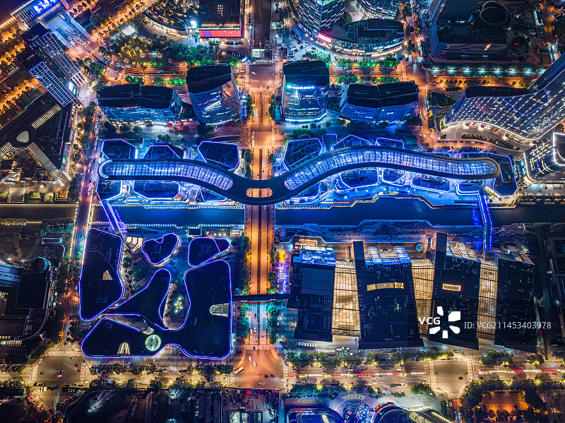 苏州工业园区城市夜景航拍，圆融时代广场图片素材