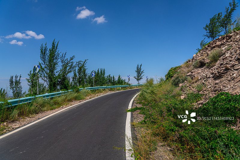 城市 盘山公路 柏油马路  汽车广告背景图图片素材