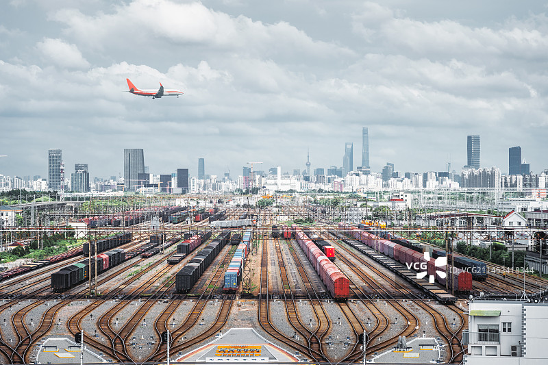 上海城市交通飞机航空空运火车铁路铁轨轨道陆运图片素材