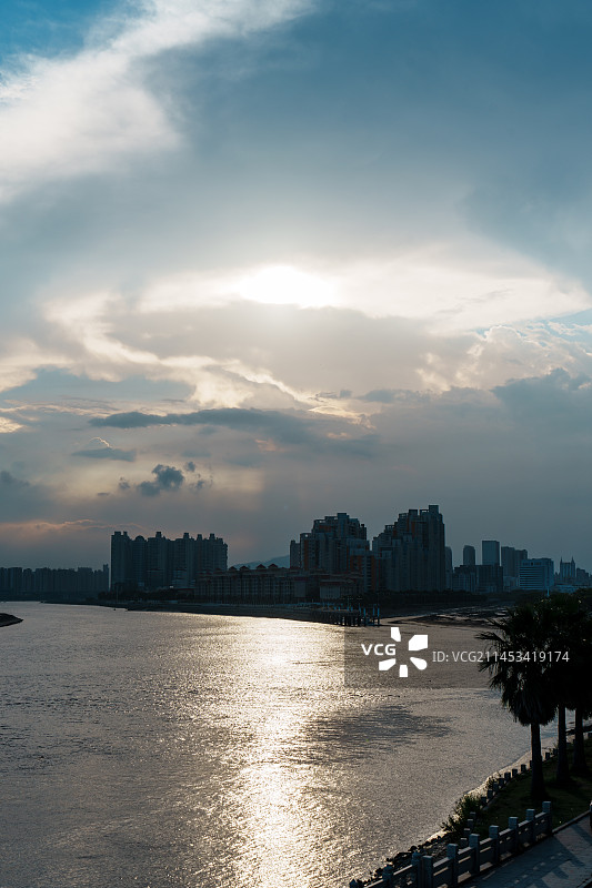 泉州东海湾晋江的日落图片素材