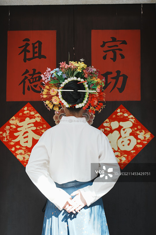 泉州蟳埔女簪花服饰写真图片素材