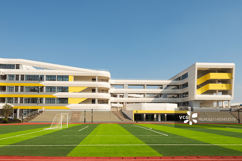 现代化学校 操场 运动跑道 足球场图片素材