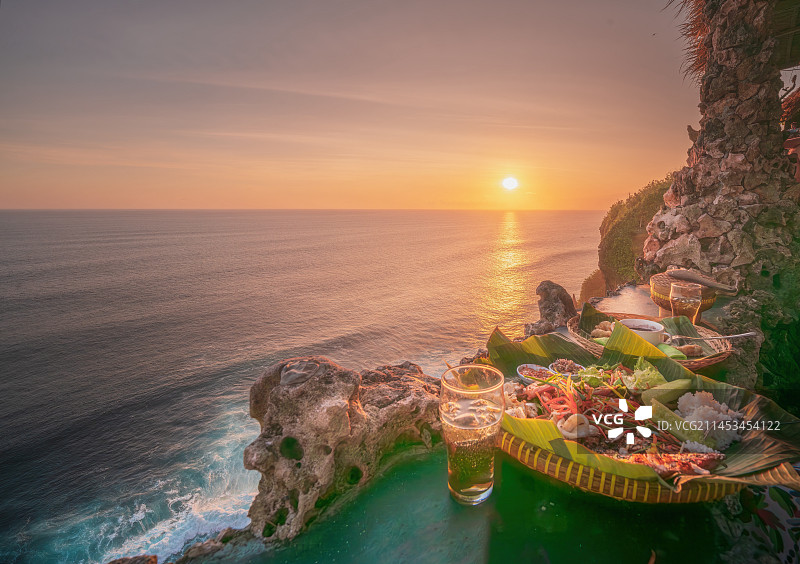 巴厘岛MALINI悬崖餐厅落日BALI, INDONESIA图片素材