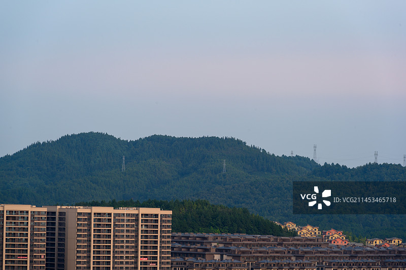 贵阳双龙新区别墅区傍晚图片素材