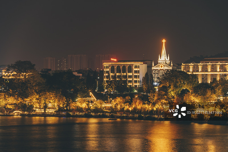 广西柳州江滨公园与天主教堂夜景图片素材