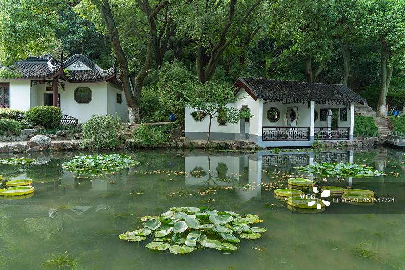 公园依山临水古建筑房屋图片素材