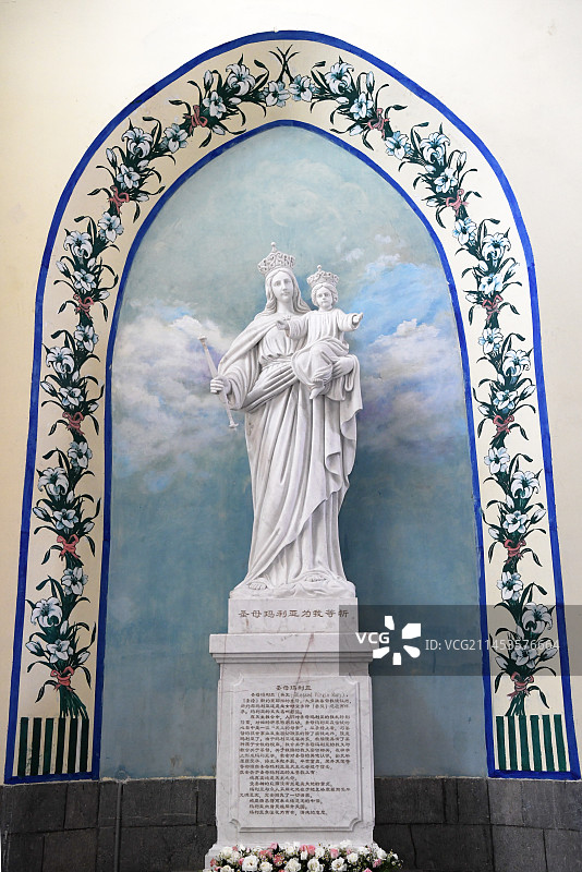 山东济南洪家楼天主教堂圣母玛利亚塑像图片素材