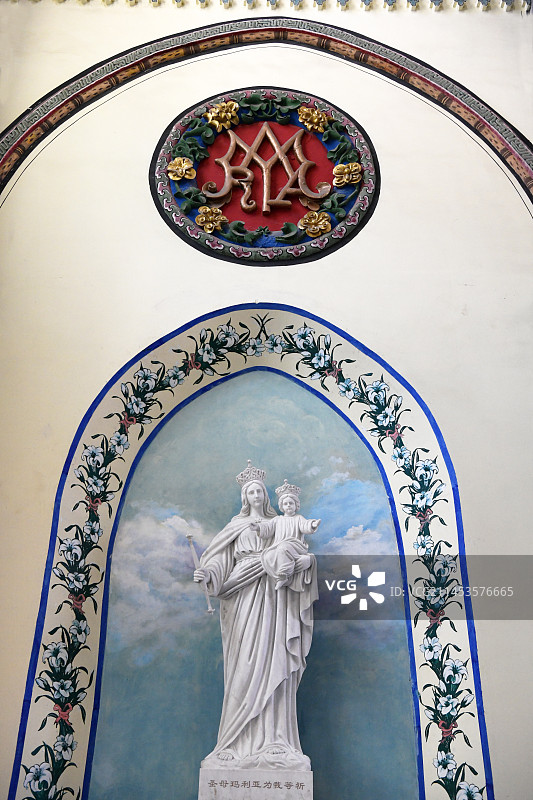 山东济南洪家楼天主教堂圣母玛利亚塑像图片素材
