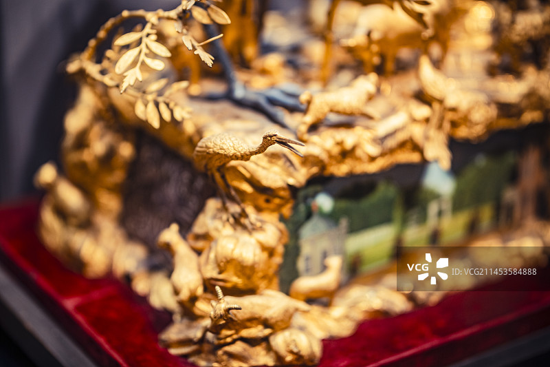 南京博物院清乾隆铜镀金仙鹤时乐钟图片素材