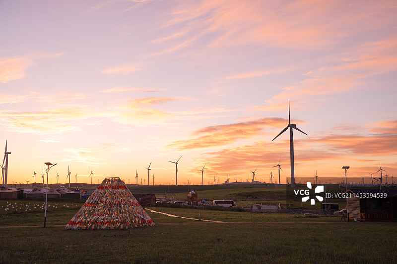 乌兰察布辉腾锡勒草原日出图片素材