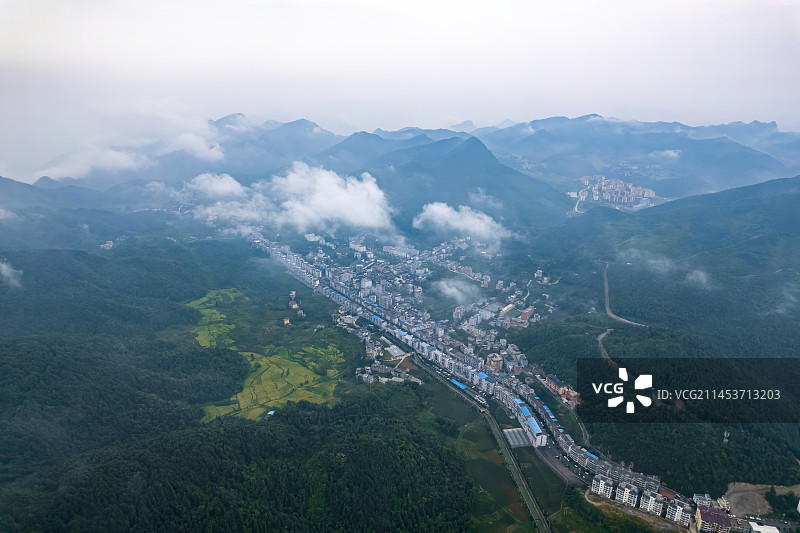 贵州省遵义市习水县仙源镇避暑山庄航拍全景图片素材