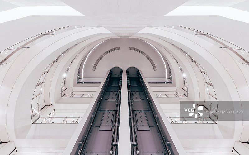 现代建筑内部电梯图片素材