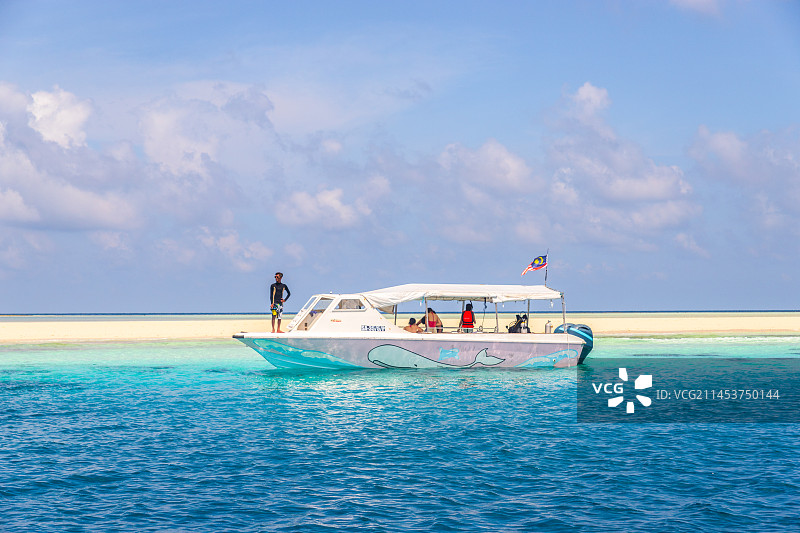 游船在玻璃海上图片素材