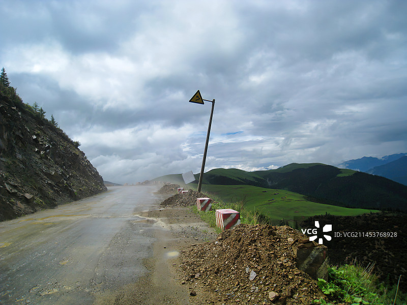 318川藏公路修建图片素材