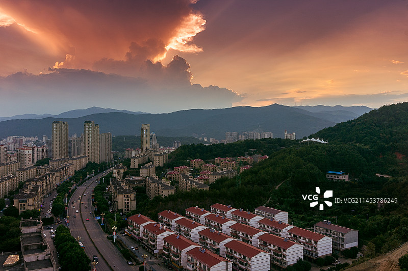 俯拍南昌市湾里区城市风光图片素材