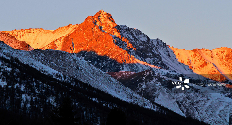 雪山之颠。（新疆哈密巴里坤）图片素材