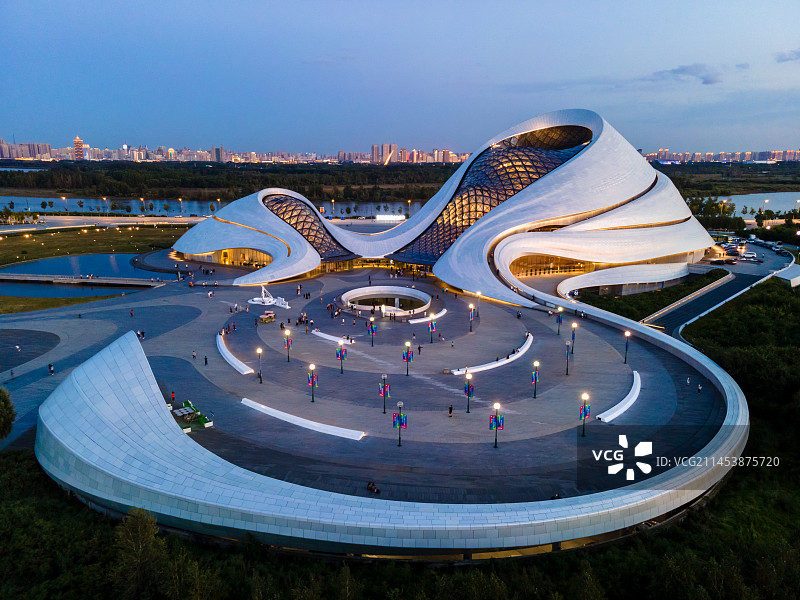 黑龙江省哈尔滨大剧院夜景航拍图片素材