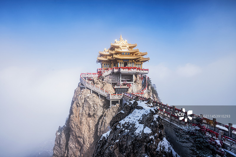 雪落之后的洛阳老君山风光图片素材
