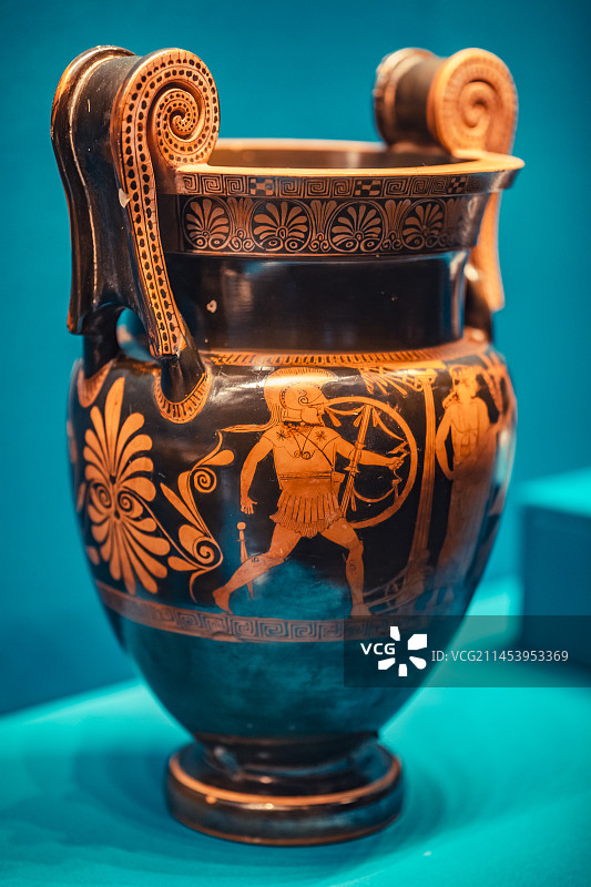 意大利巴里省红绘蜷耳调酒缸图片素材