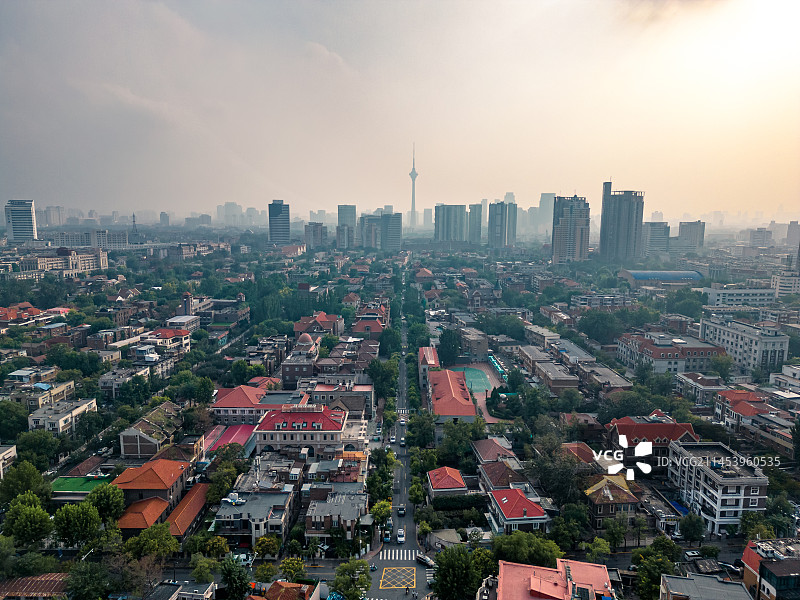 航拍天津市五大道文化旅游区与现代都市天际线图片素材