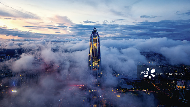 平安金融中心云海图片素材