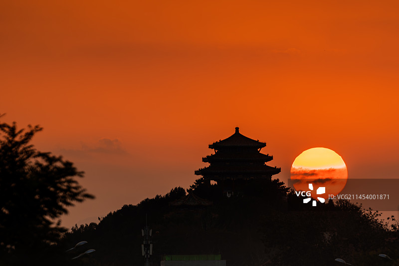 日落+日悬万春亭图片素材