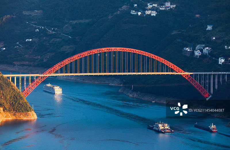 驶向巫峡图片素材