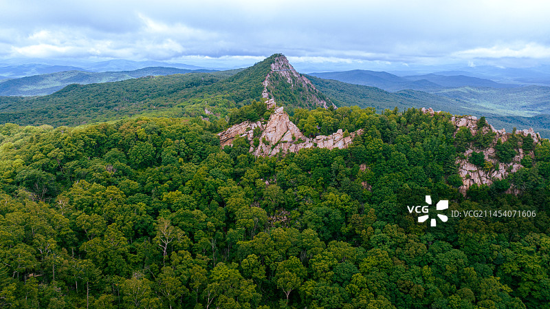 雨后的铧子山森林地质公园图片素材