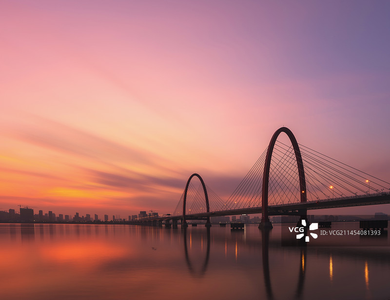 浙江杭州西湖区钱塘江之江大桥朝霞图片素材