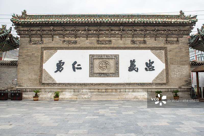 中国河南开封古建筑山陕甘会馆照壁牌戏楼木雕刻工艺图片素材