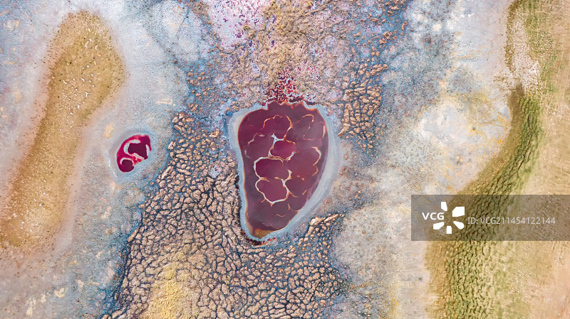 内蒙古腾格里沙漠乌兰湖地球的心脏图片素材