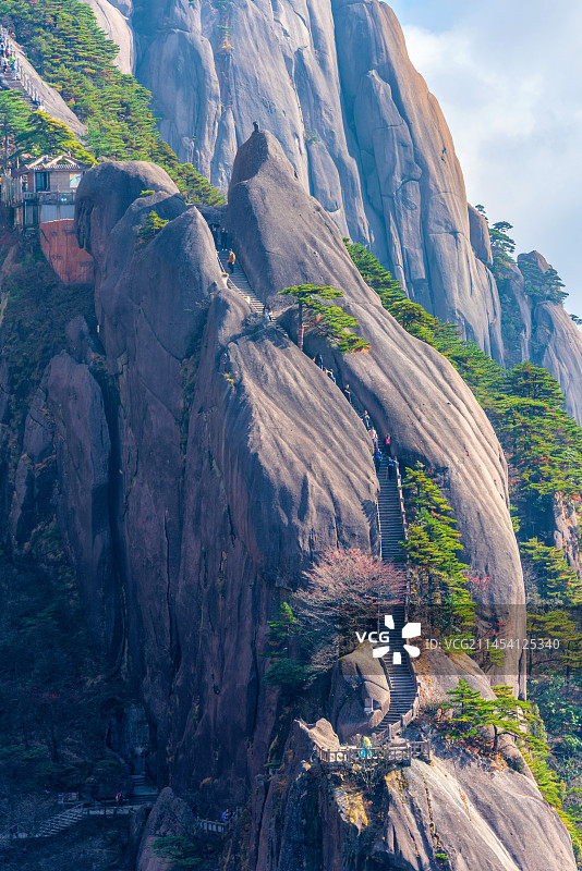 中国安徽黄山百步云梯风光图片素材