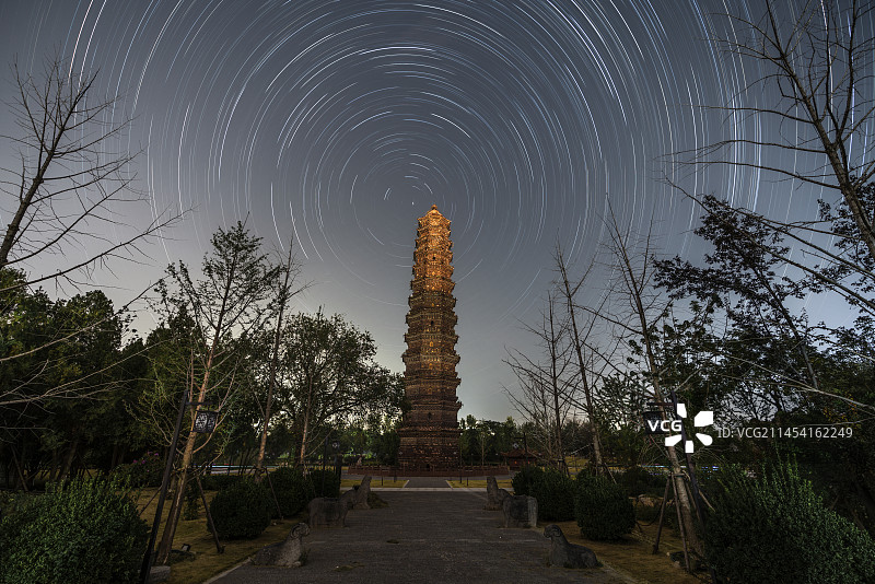 开封铁塔星轨图片素材